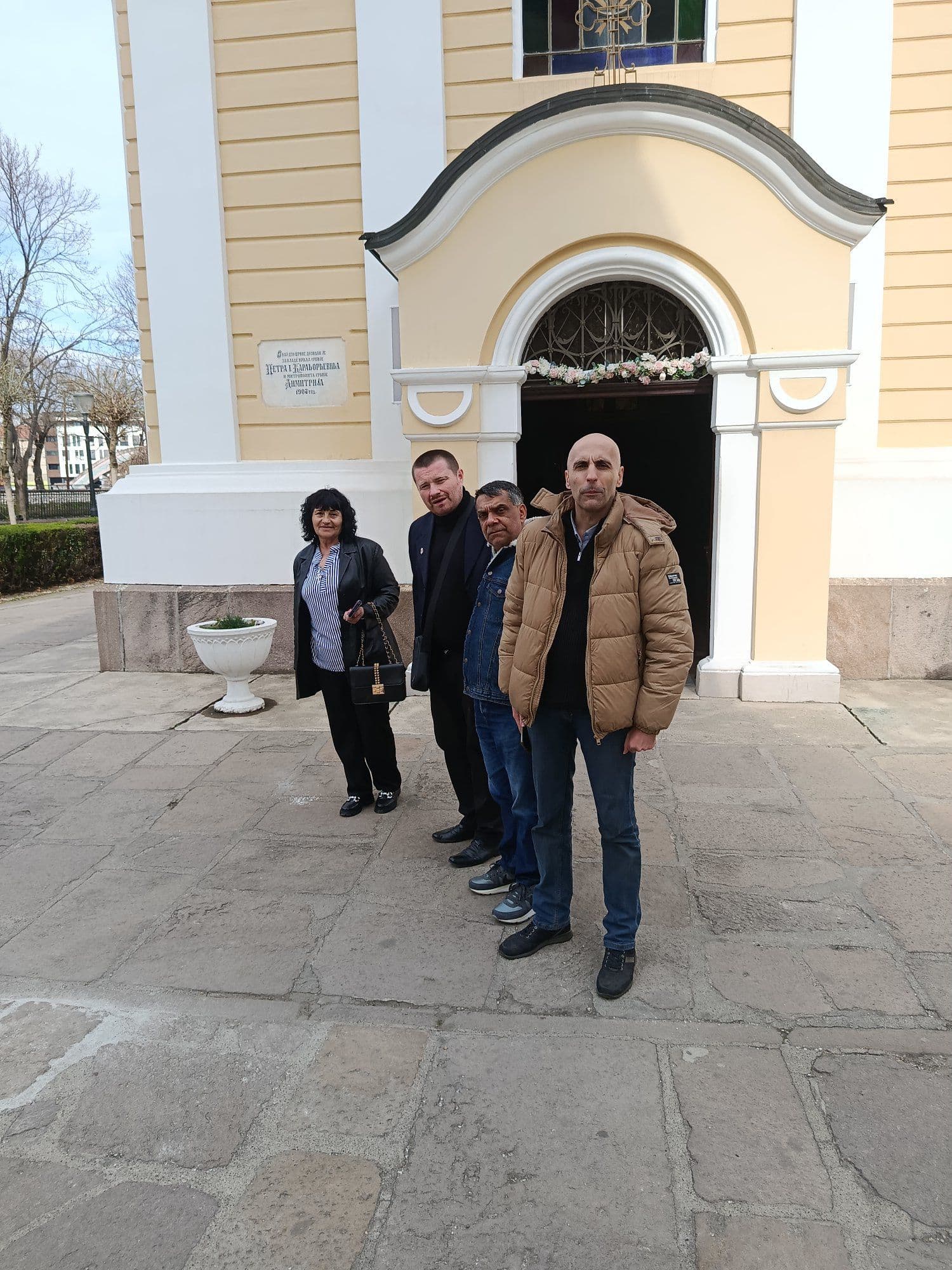 Посета Крагујевцу — полагање икебане на спомен обележје Регента Александра I Карађорђевића — слика 2